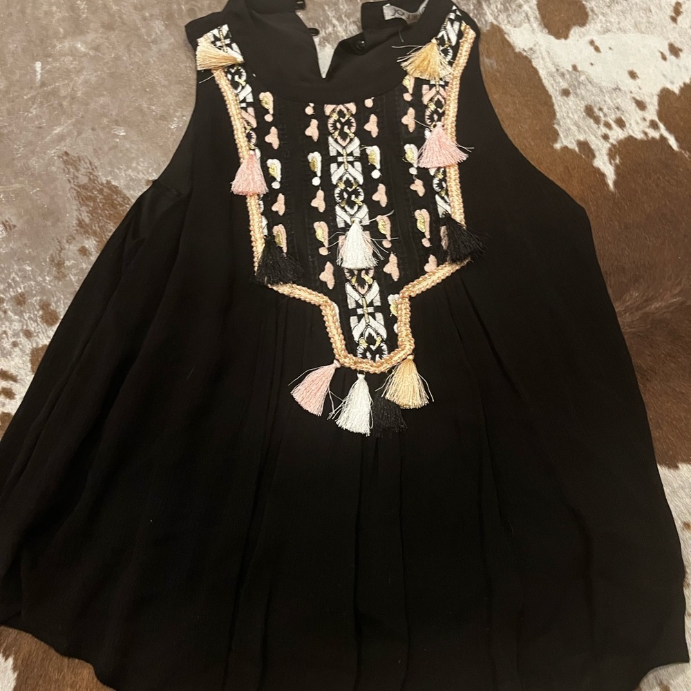 Black sleevless nice top